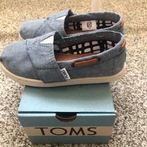 Chambray Toms Size 9